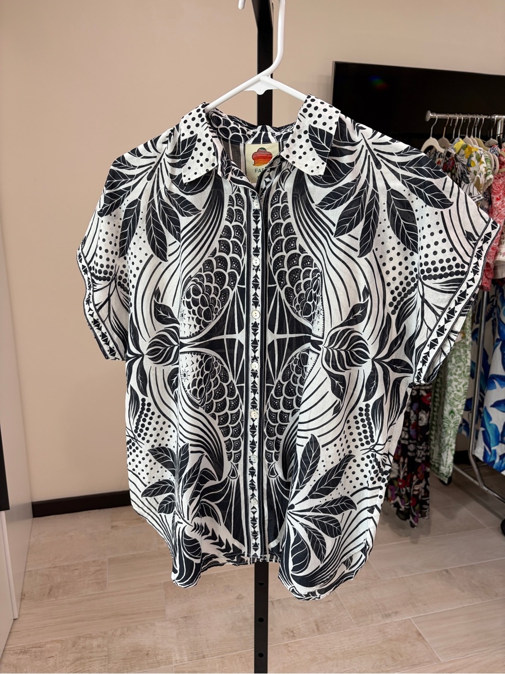 Farm Rio: Monochrome Elegance Scarf
Cover-Up Shirt - Picture 15 of 16